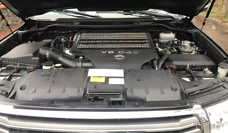 подкапотное пространство внедорожника