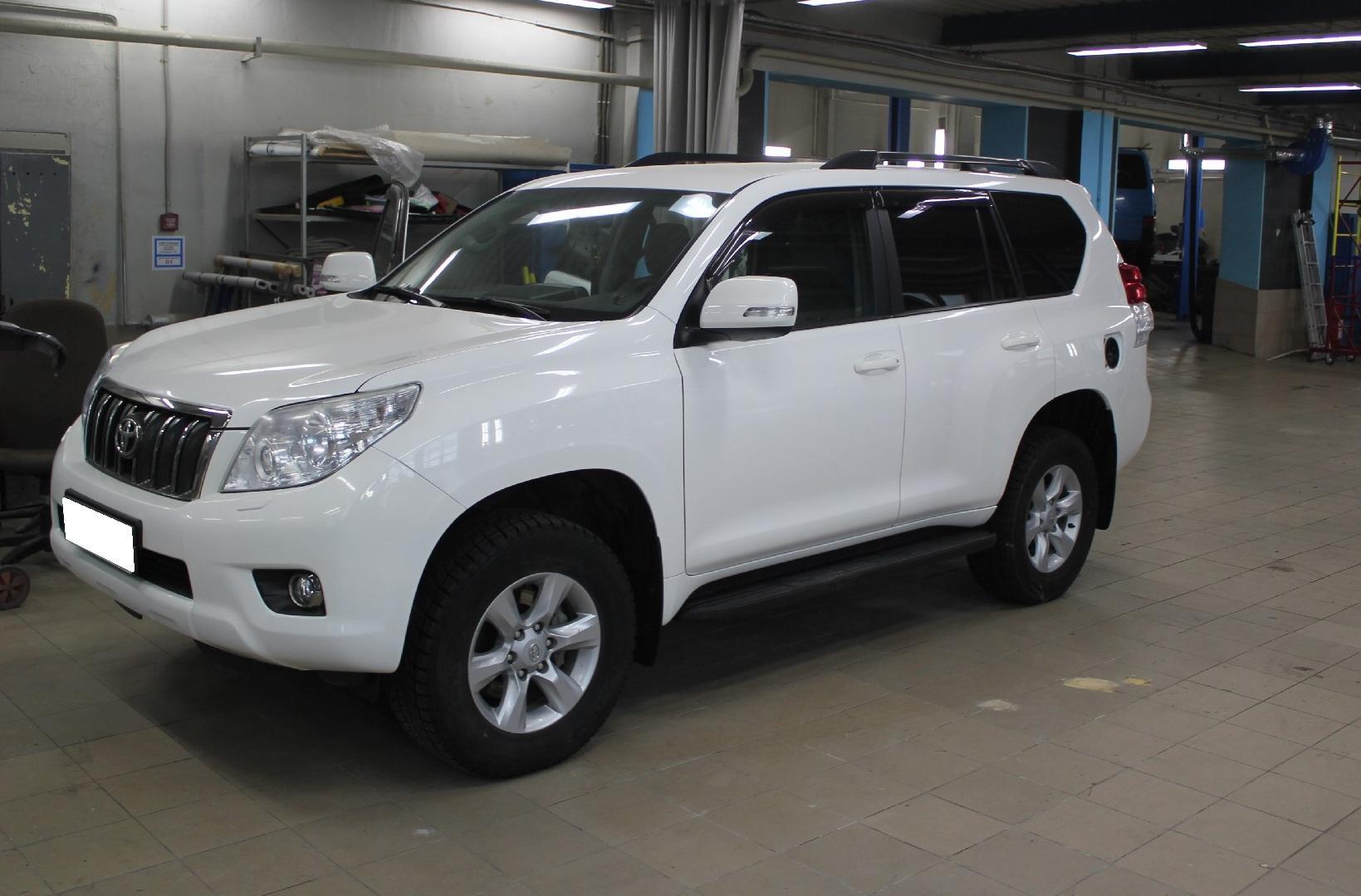 белый Прадо