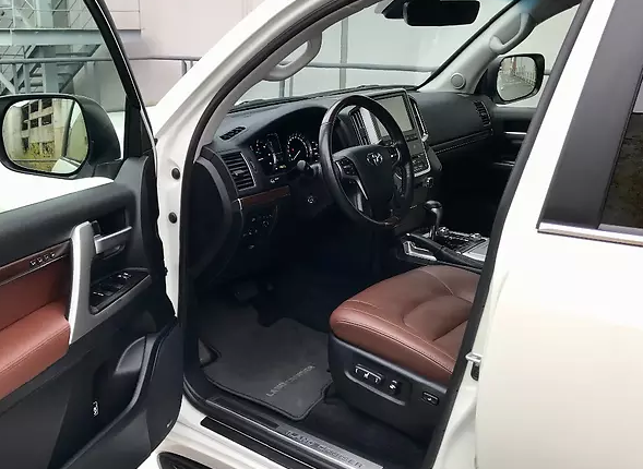 салон Ленд Крузера