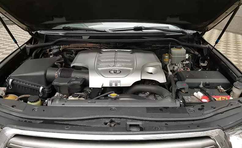 мотор под капотом