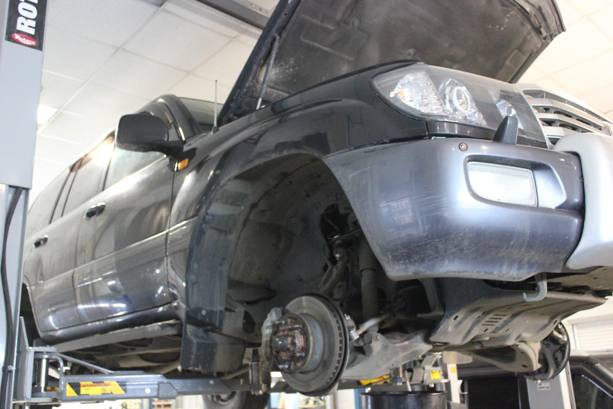 Ленд Крузер на подъемнкие