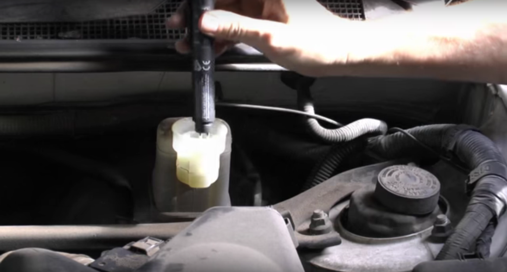 проверка тормозной жидкости