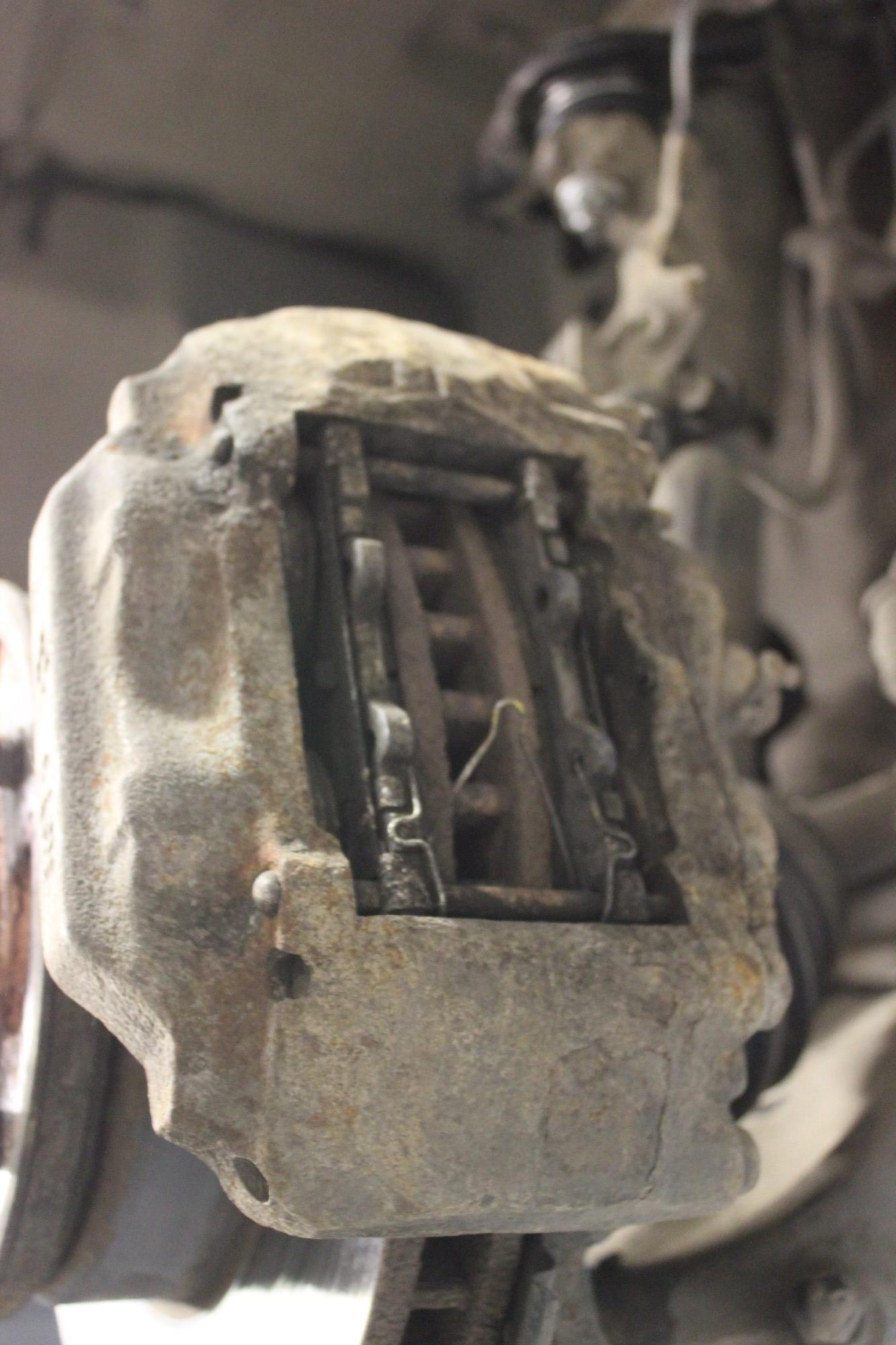 тормозной суппорт с колодками