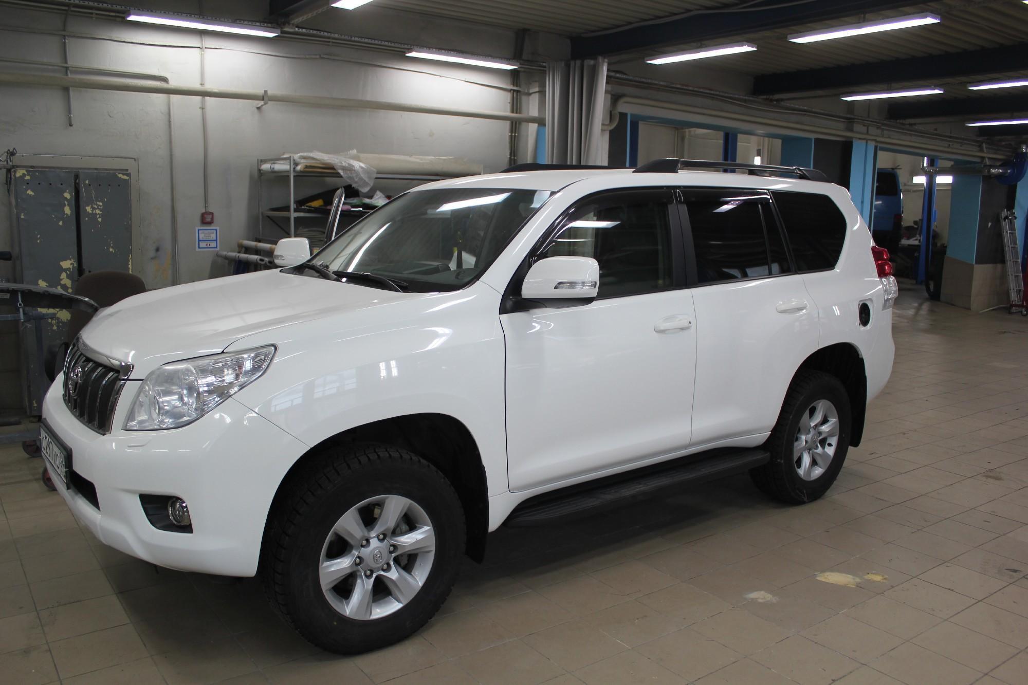 белый Прадо