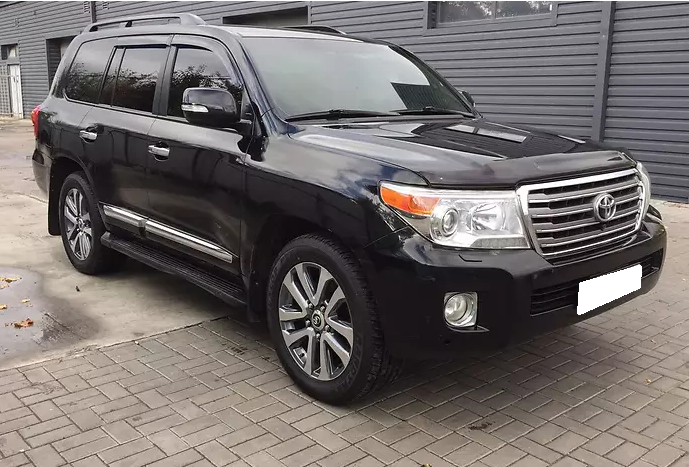 черный Ленд Крузер