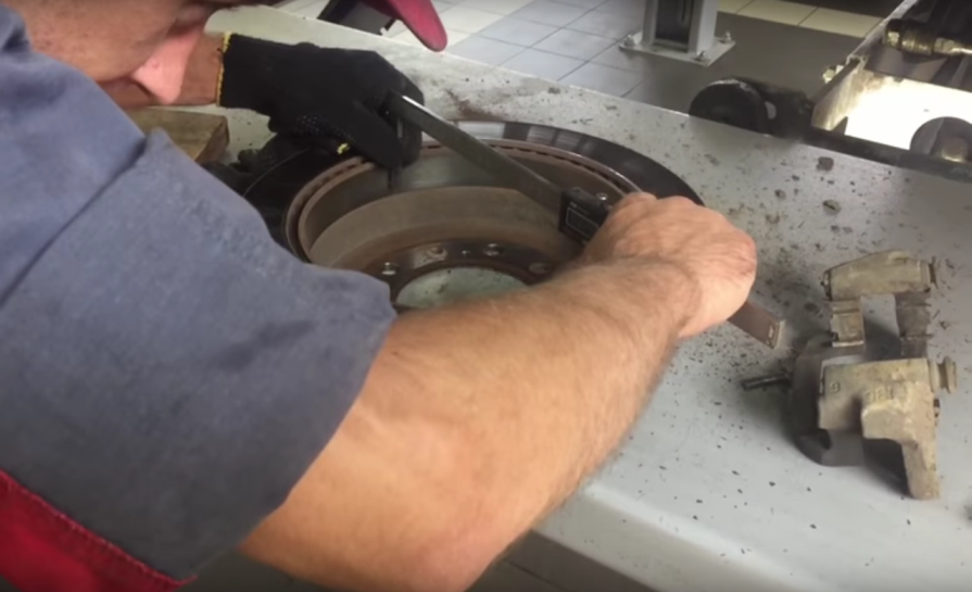 проверка износа тормозного диска