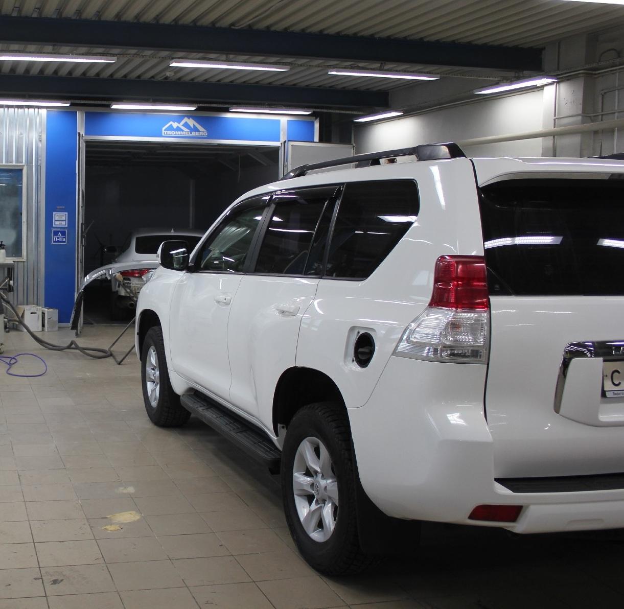 белый Прадо