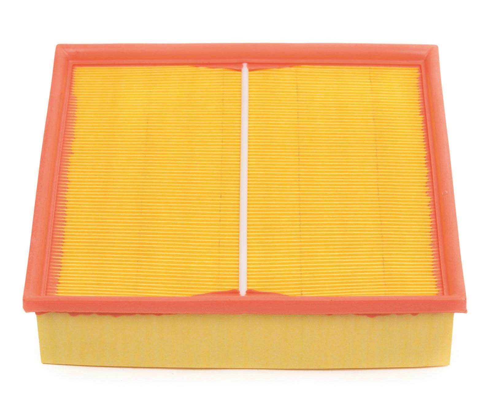 воздушный фильтр на белом фоне