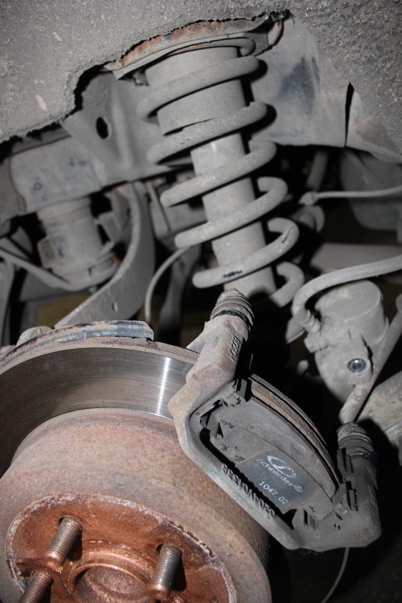 тормозной диск и скоба суппорта