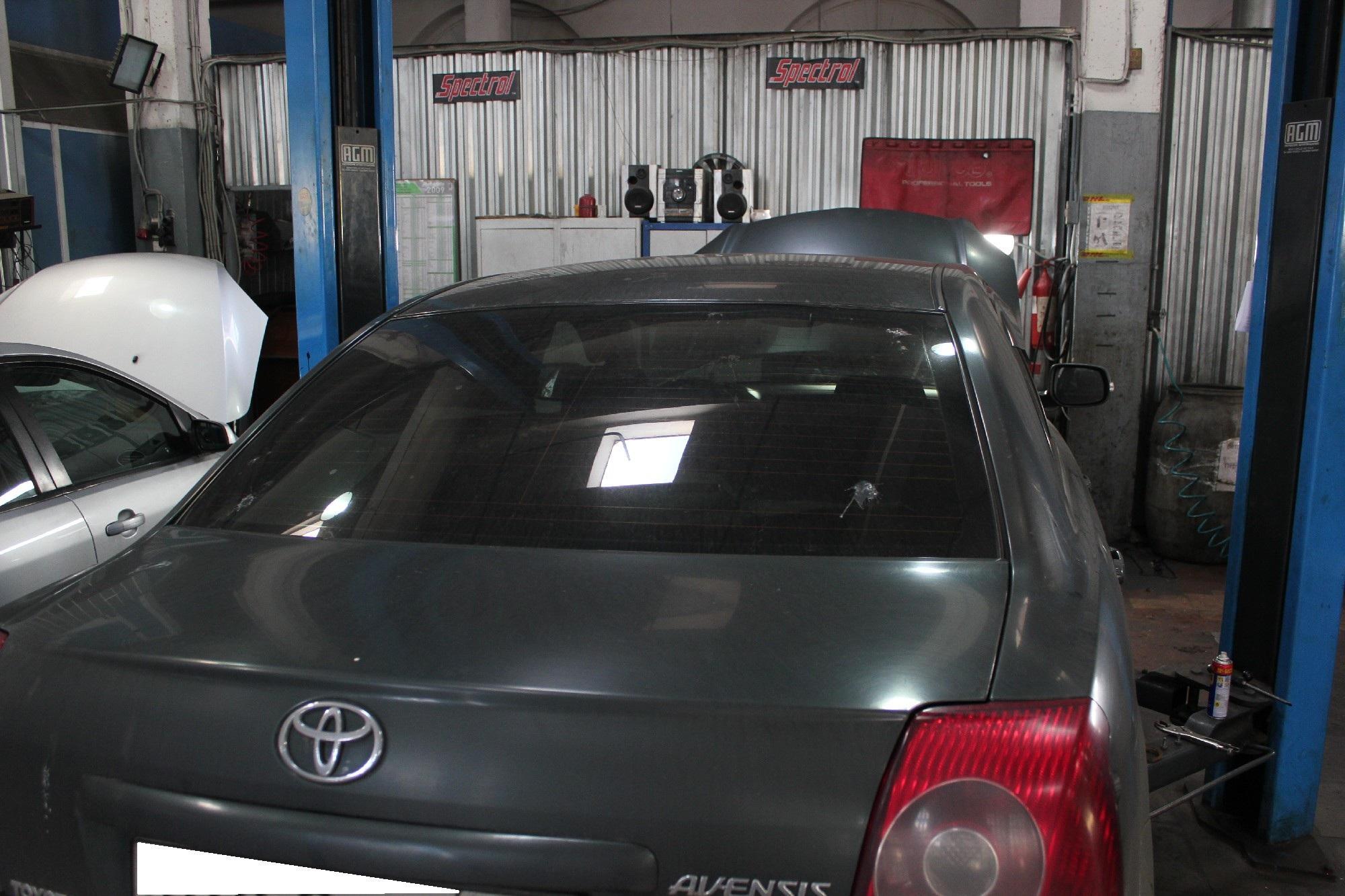 Авенсис в автосервисе