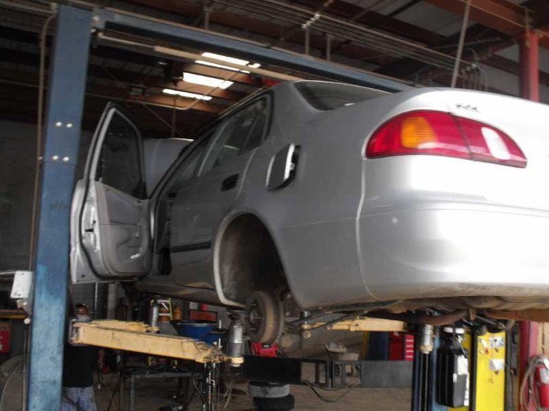 Королла на подъемнике