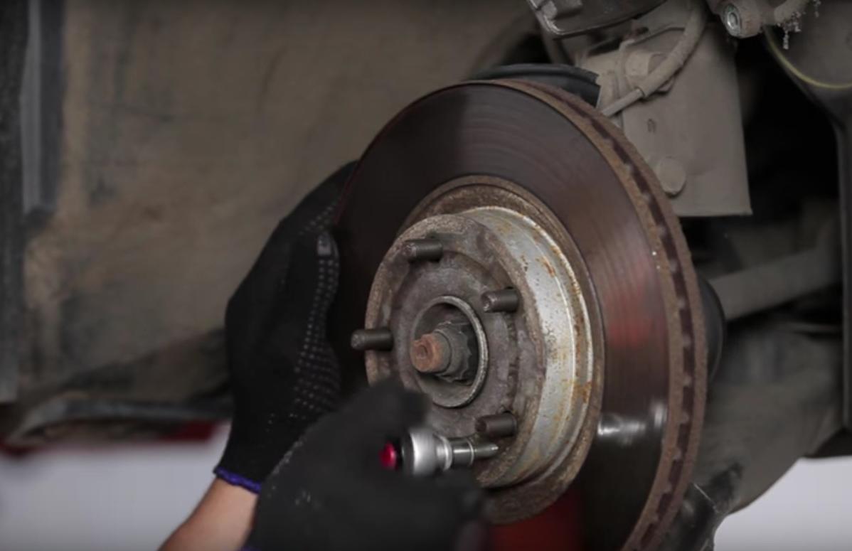 демонтаж тормозного диска