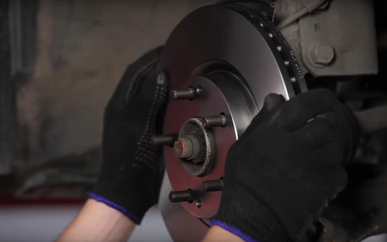 установка нового тормозного диска