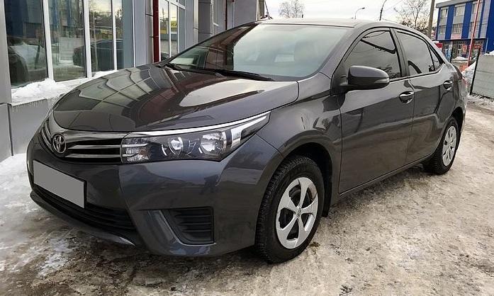 серая Тойота Королла