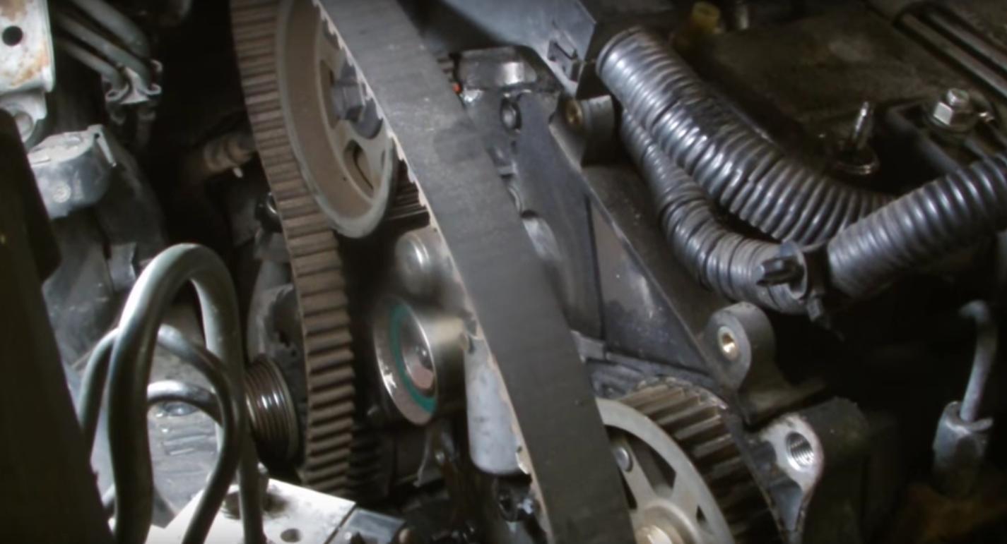 ремень ГРМ на двигателе