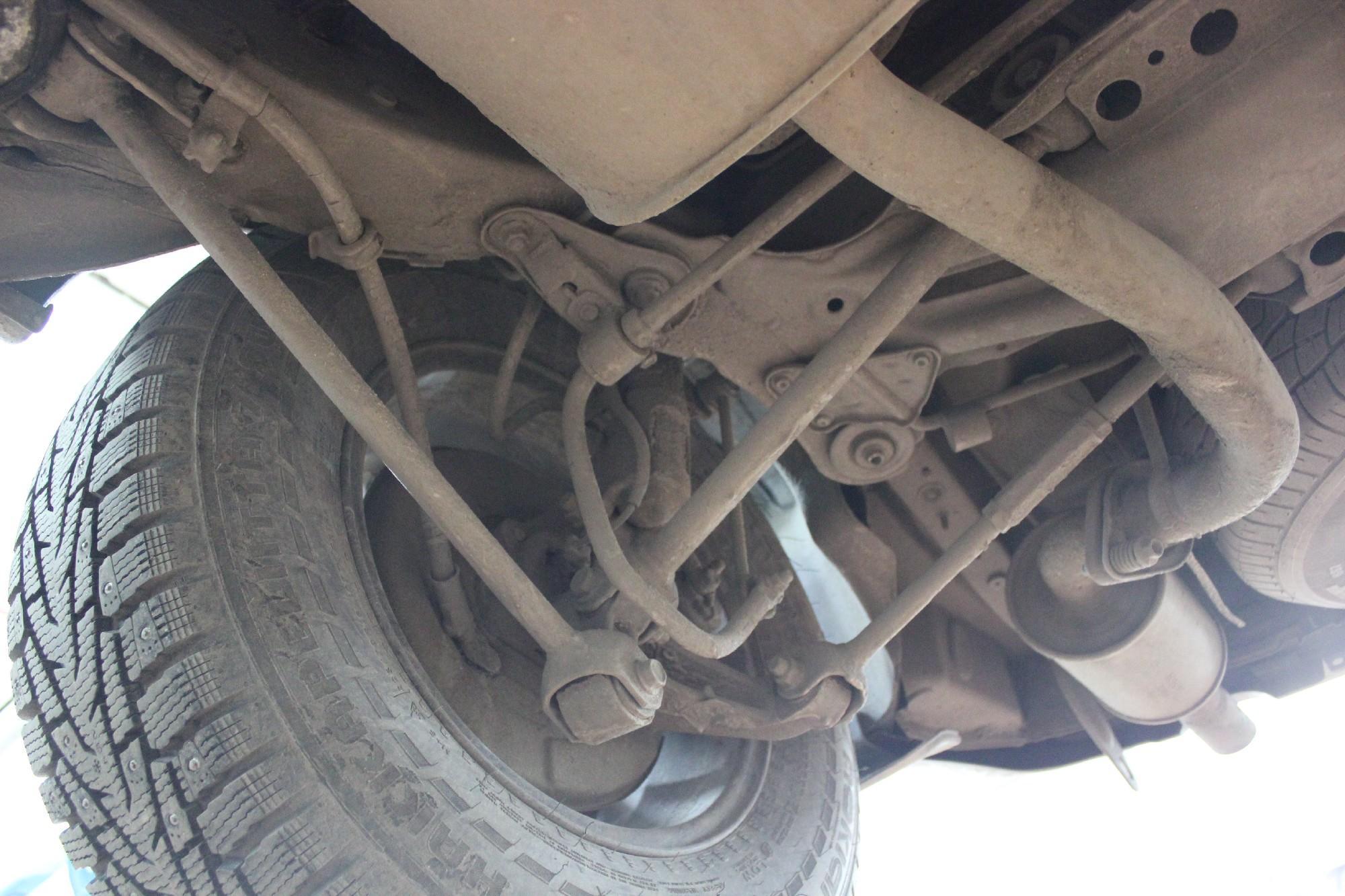 задняя подвеска Тойоты снизу