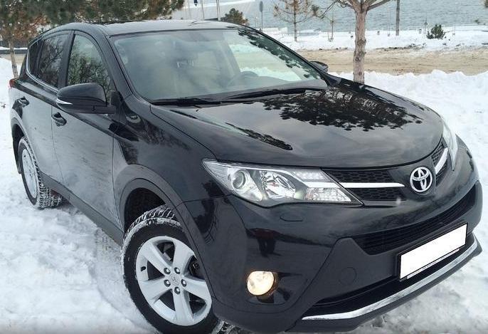 черный Рав 4