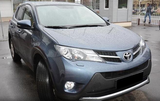 Тойота Рав 4 спереди