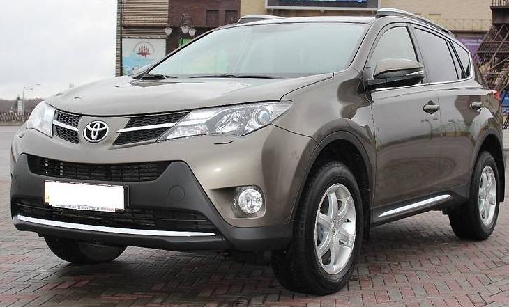 Рав 4 на улице