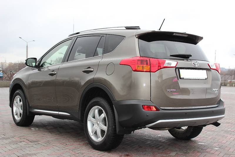 Рав 4 сзади