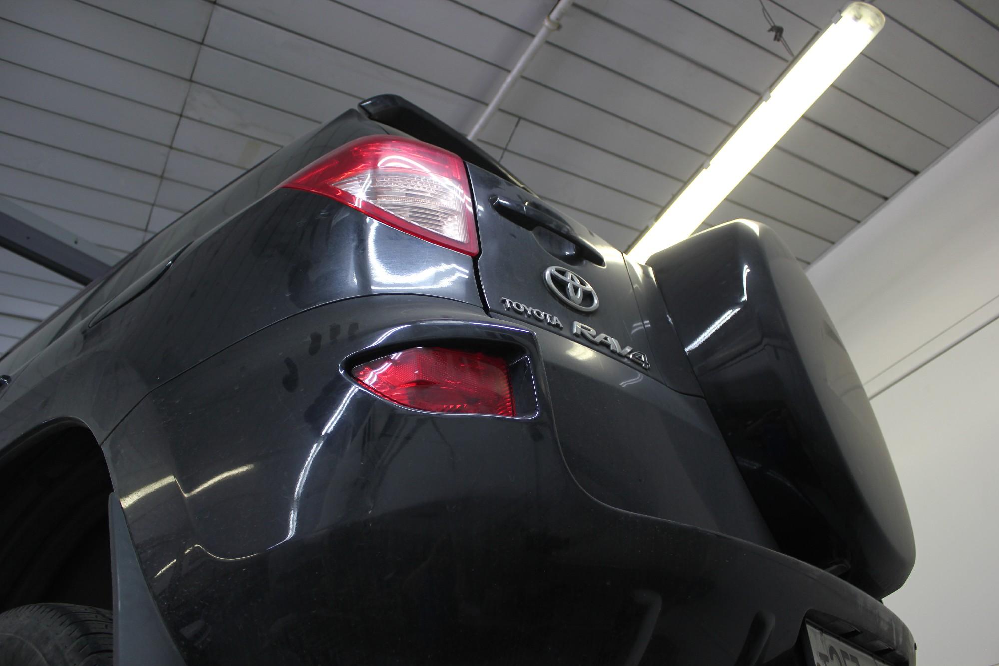 Рав 4 снизу на подъемнике