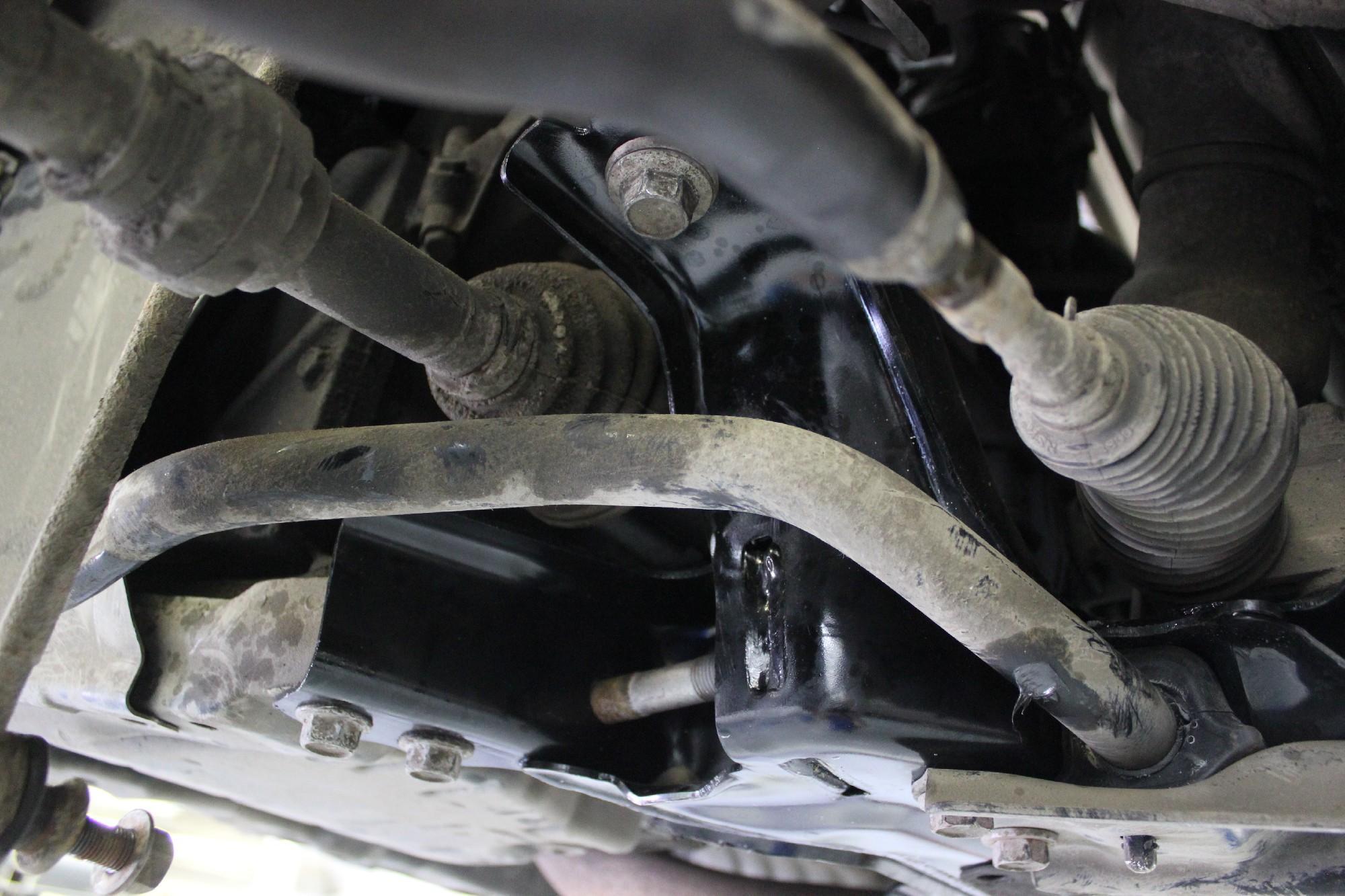 привод и тяга с рычагами снизу на Тойоте