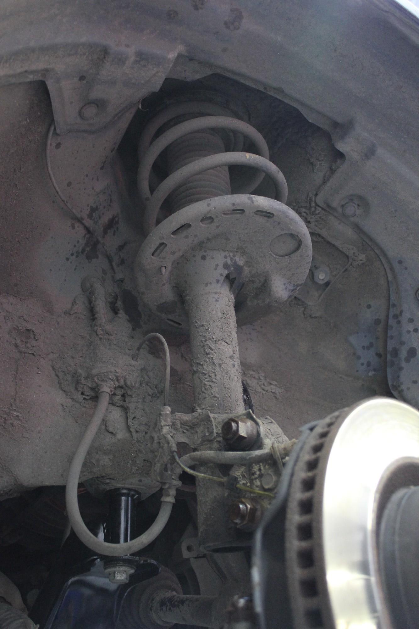 амортизатор с пружиной на Рав 4