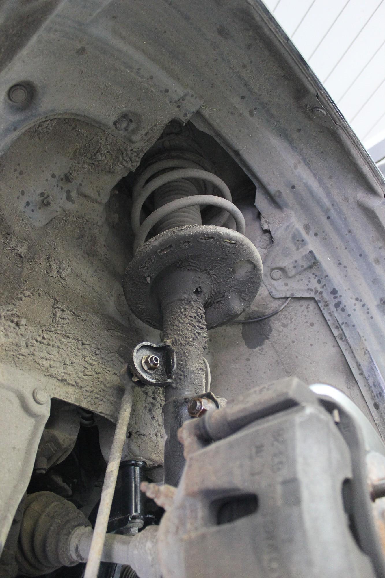 стойка амортизатора на Рав 4