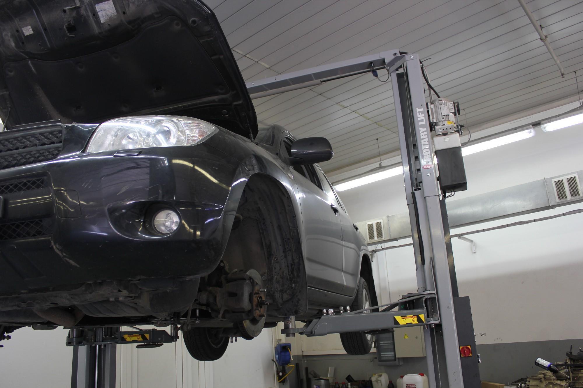 Рав 4 на подъемнике