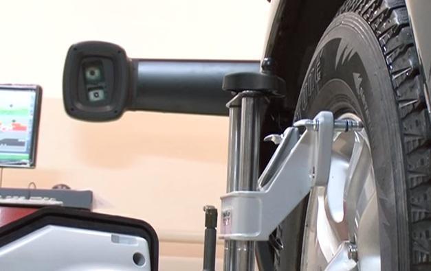 проверка углов установки колес