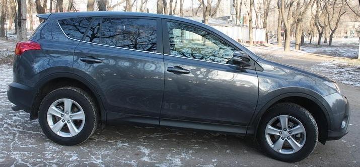 Рав 4 сбоку