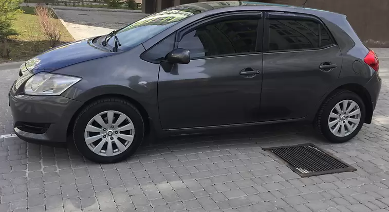 Тойота Аурис