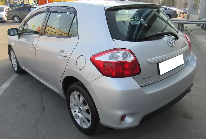 Аурис сзади