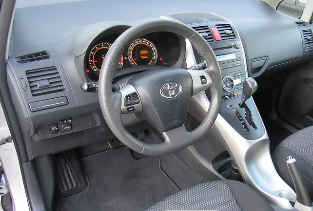 водительское место на Тойоте