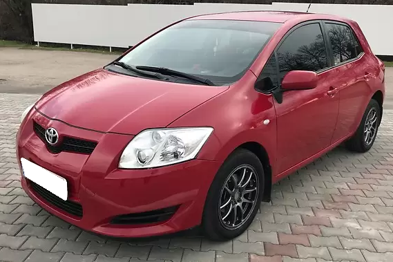 красная Тойота