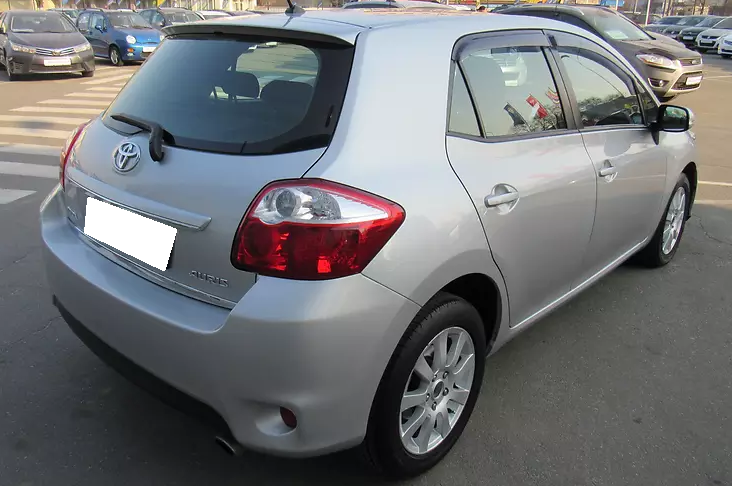 Тойота Аурис