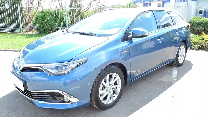 Аурис на улице