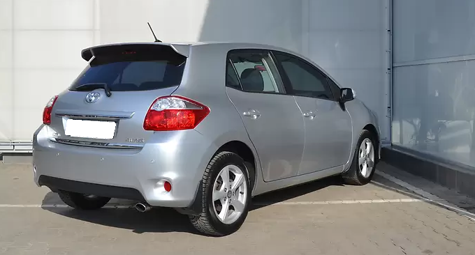 серый Аурис