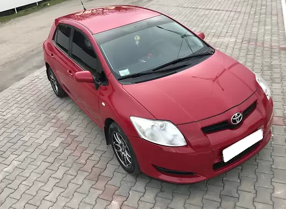 красный Аурис