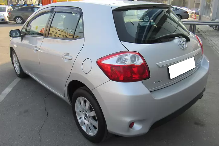 серый Аурис