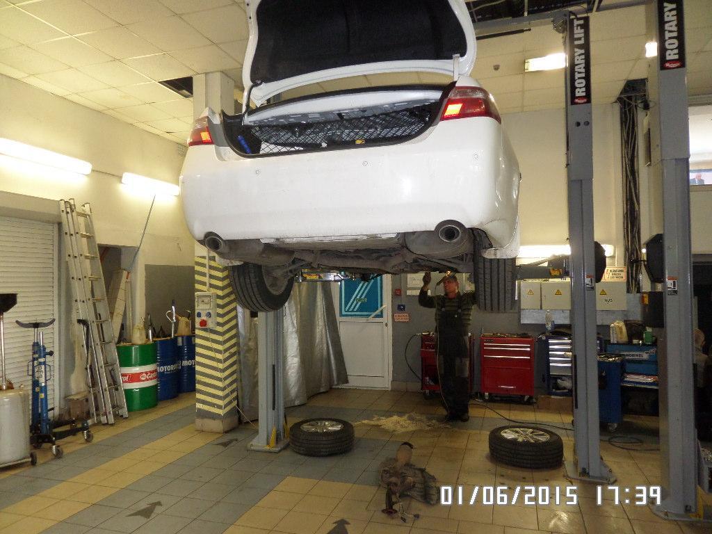 Камри на подъемнике