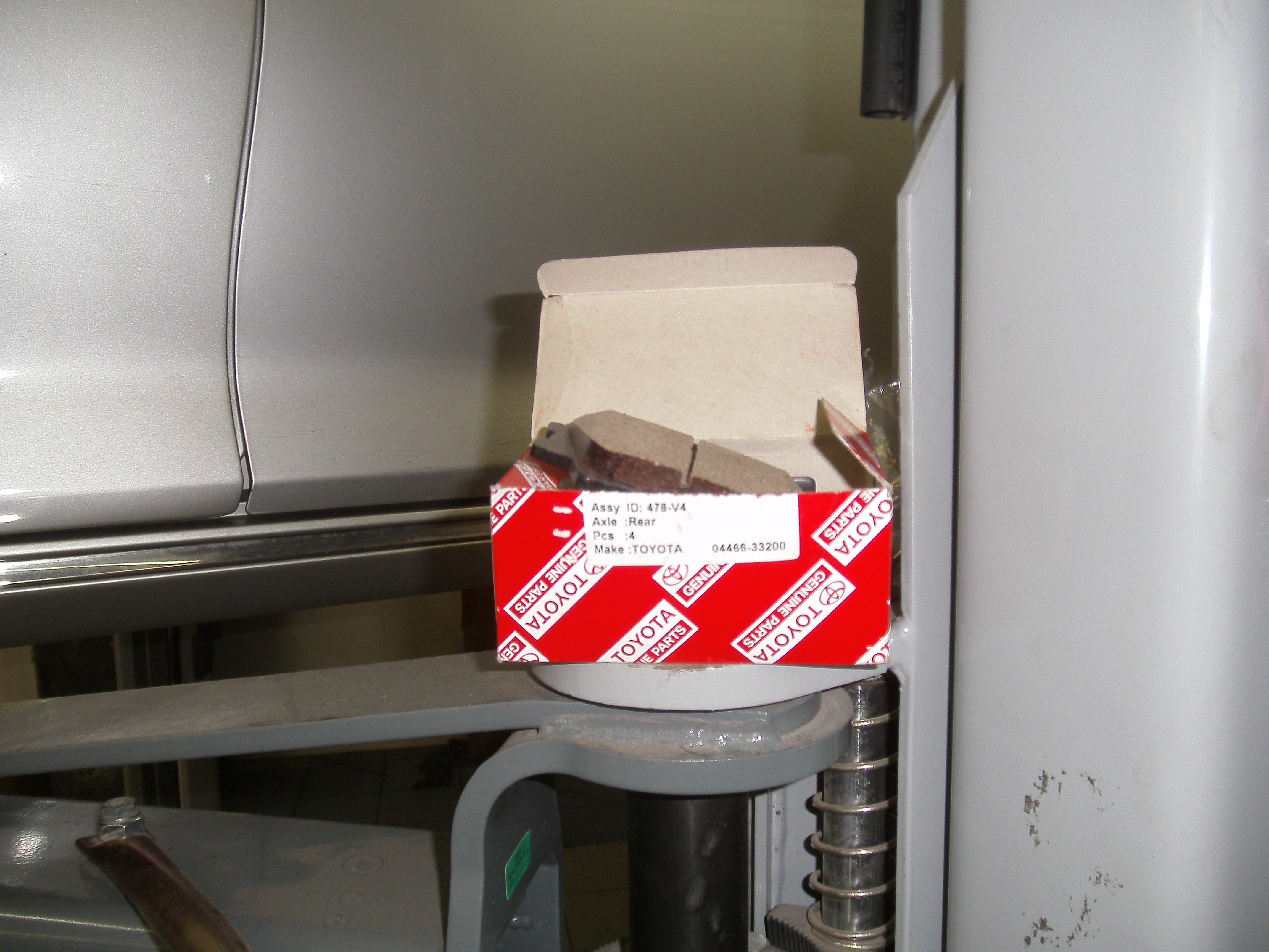 тормозные колодки в коробке