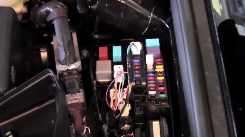 блок предохранителей на Камри