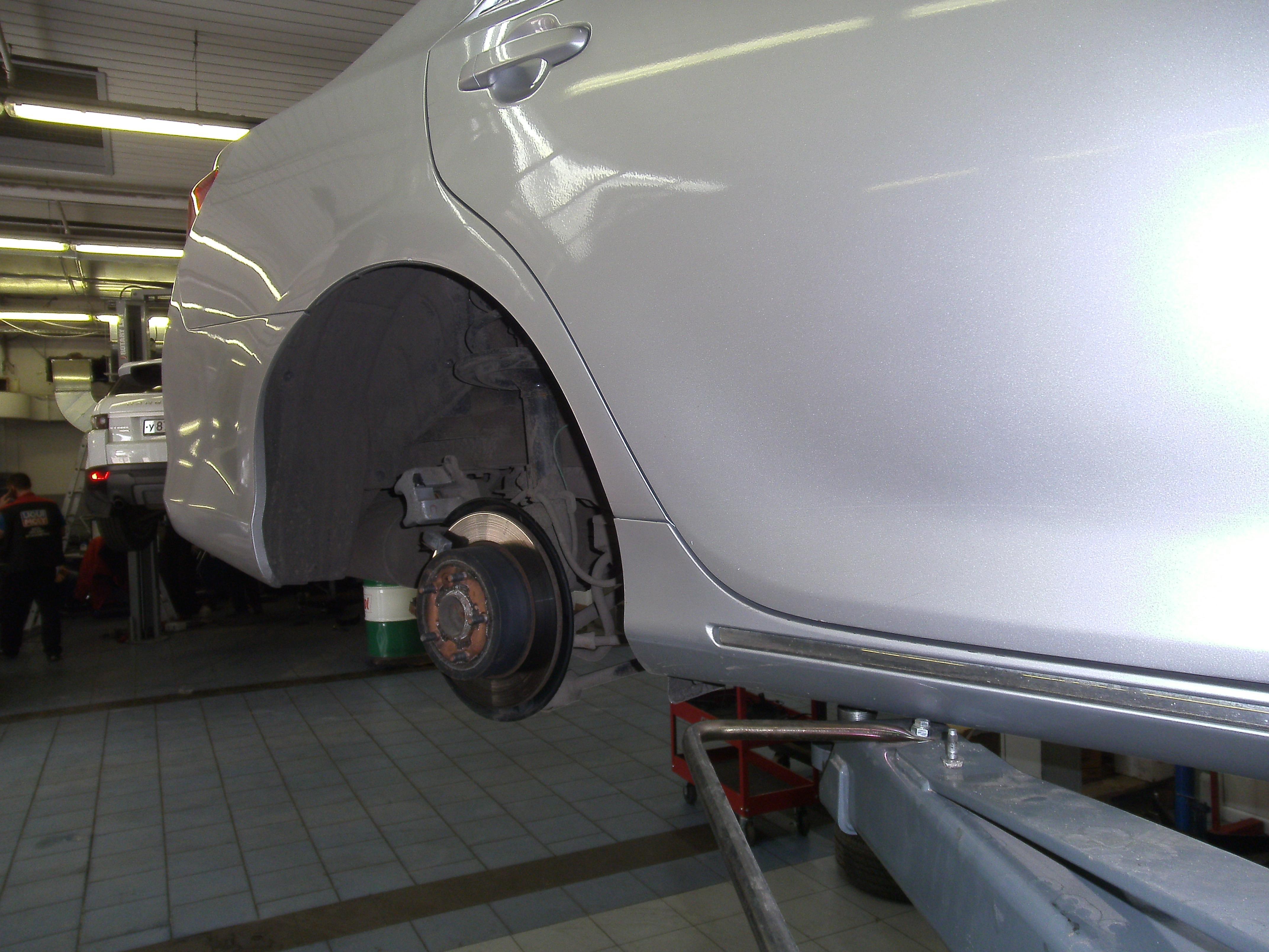 автомобиль на подъемнкие