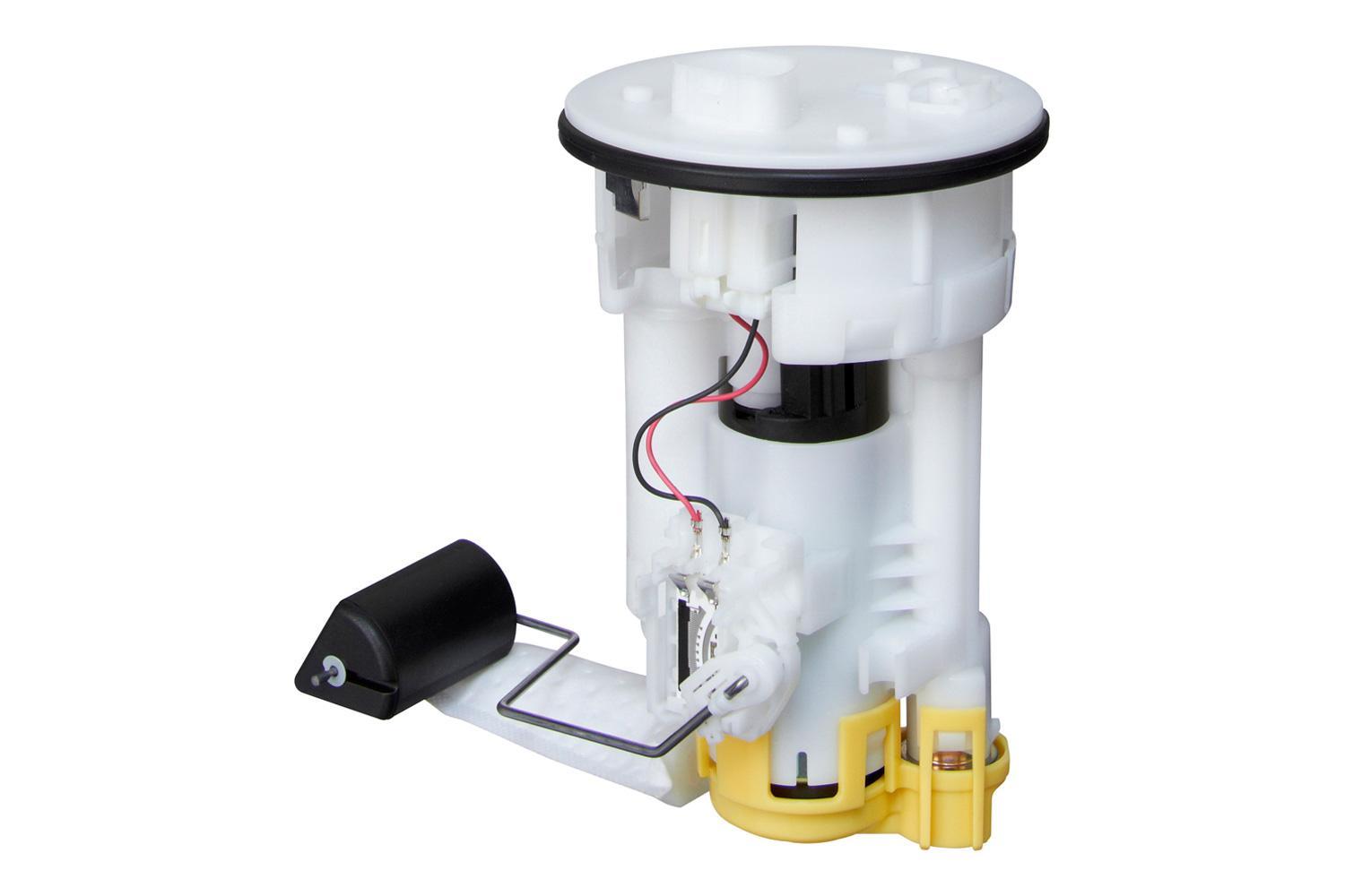 топливный фильтр на белом фоне