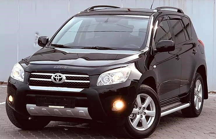 черный Рав 4