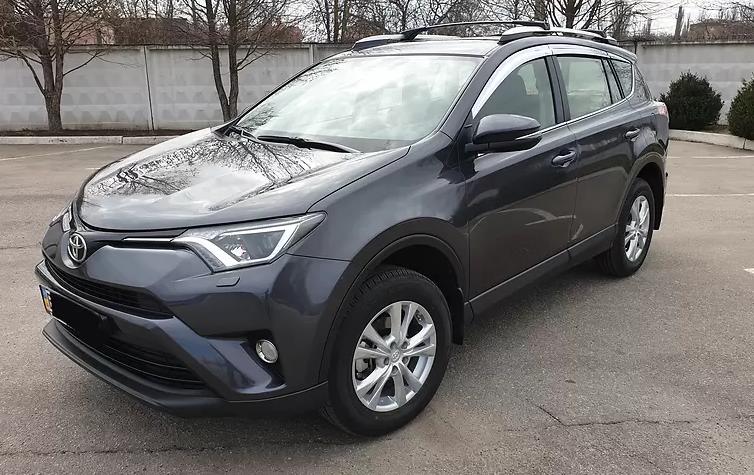 Рав 4 на улице