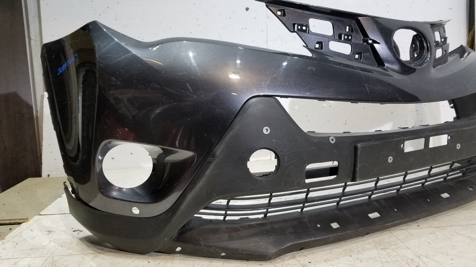 бампер Тойоты