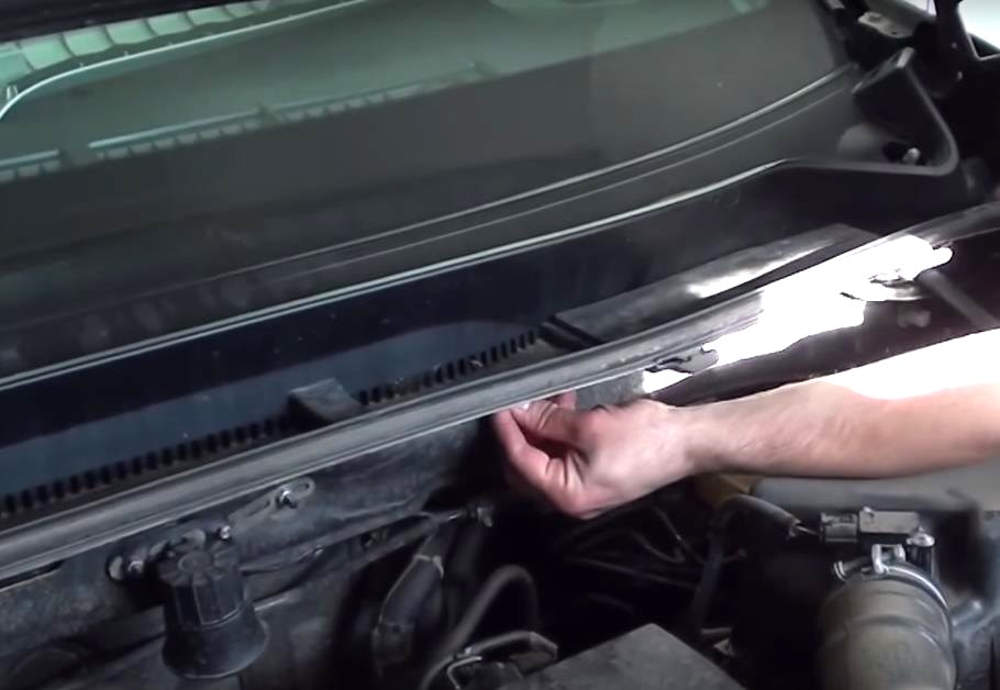 разборка перед демонтажом лобового стекла