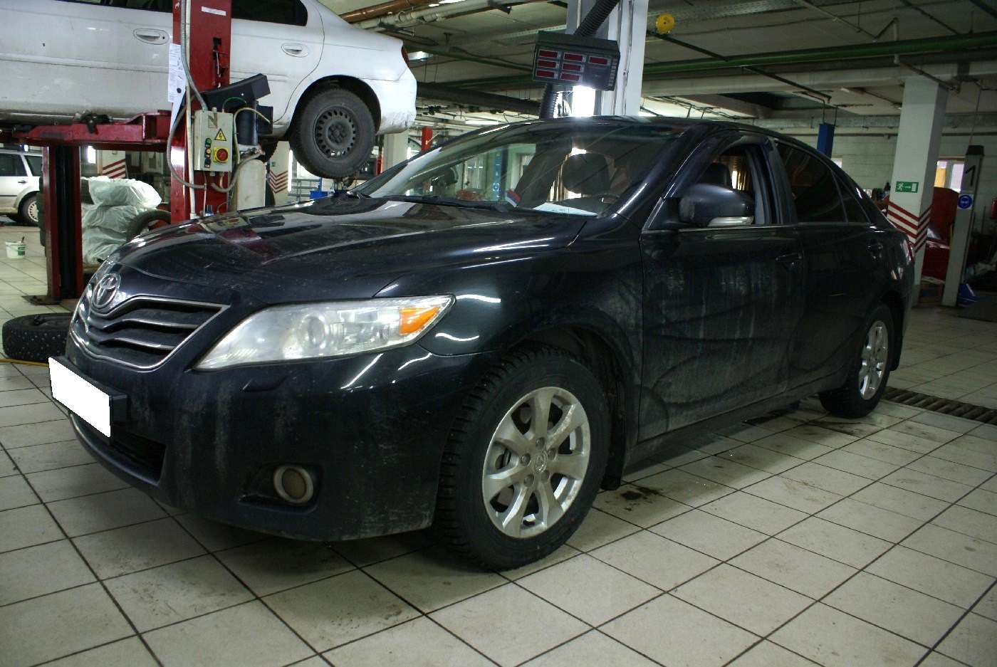 Тойота камри в автосервисе